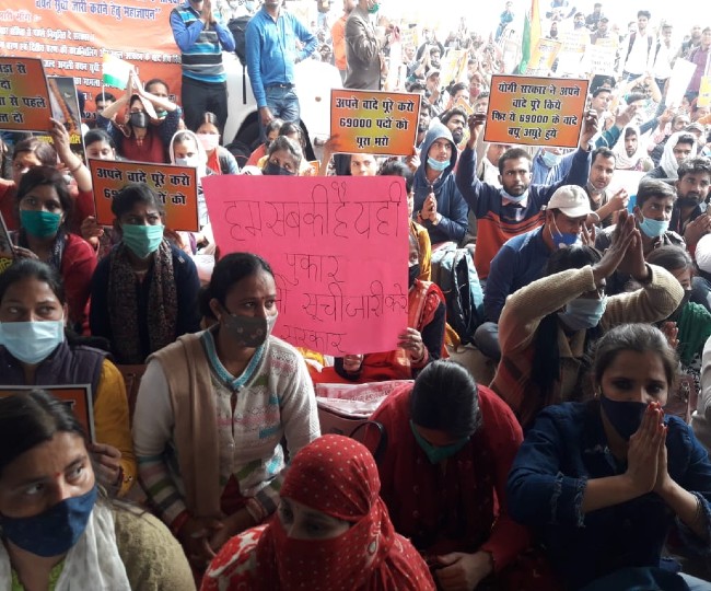 69000 teacher recruitment protest 1(2)